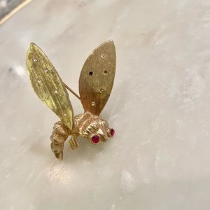 Vintage LUM Signed Bee Brooch
